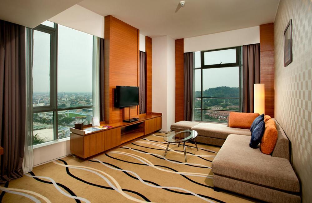 Zenith Hotel Kuantan Ngoại thất bức ảnh Living room of a suite